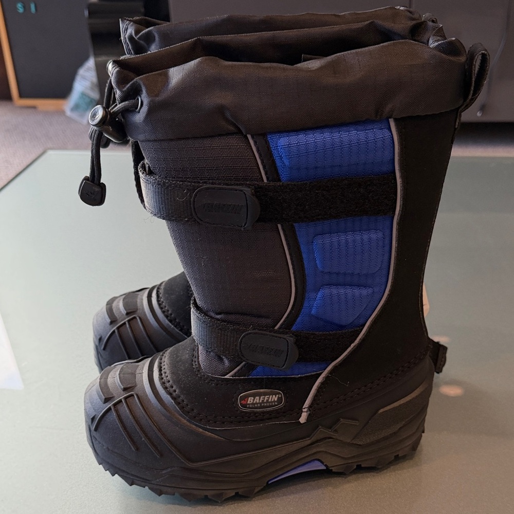Baffin Black and Blue Insulated Boots Young Eiger size 4